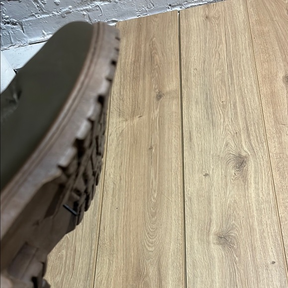 Rogue Green Lace Up Boots with Sturdy Build - Picture 7 of 8